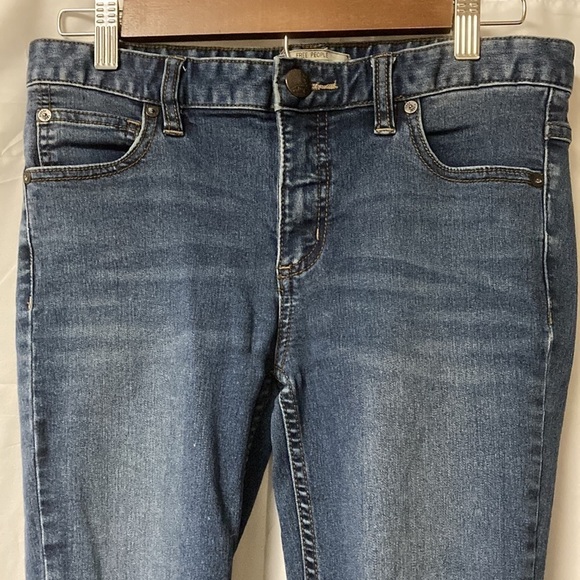 Free People Distressed Knee Jeans - Picture 3 of 15